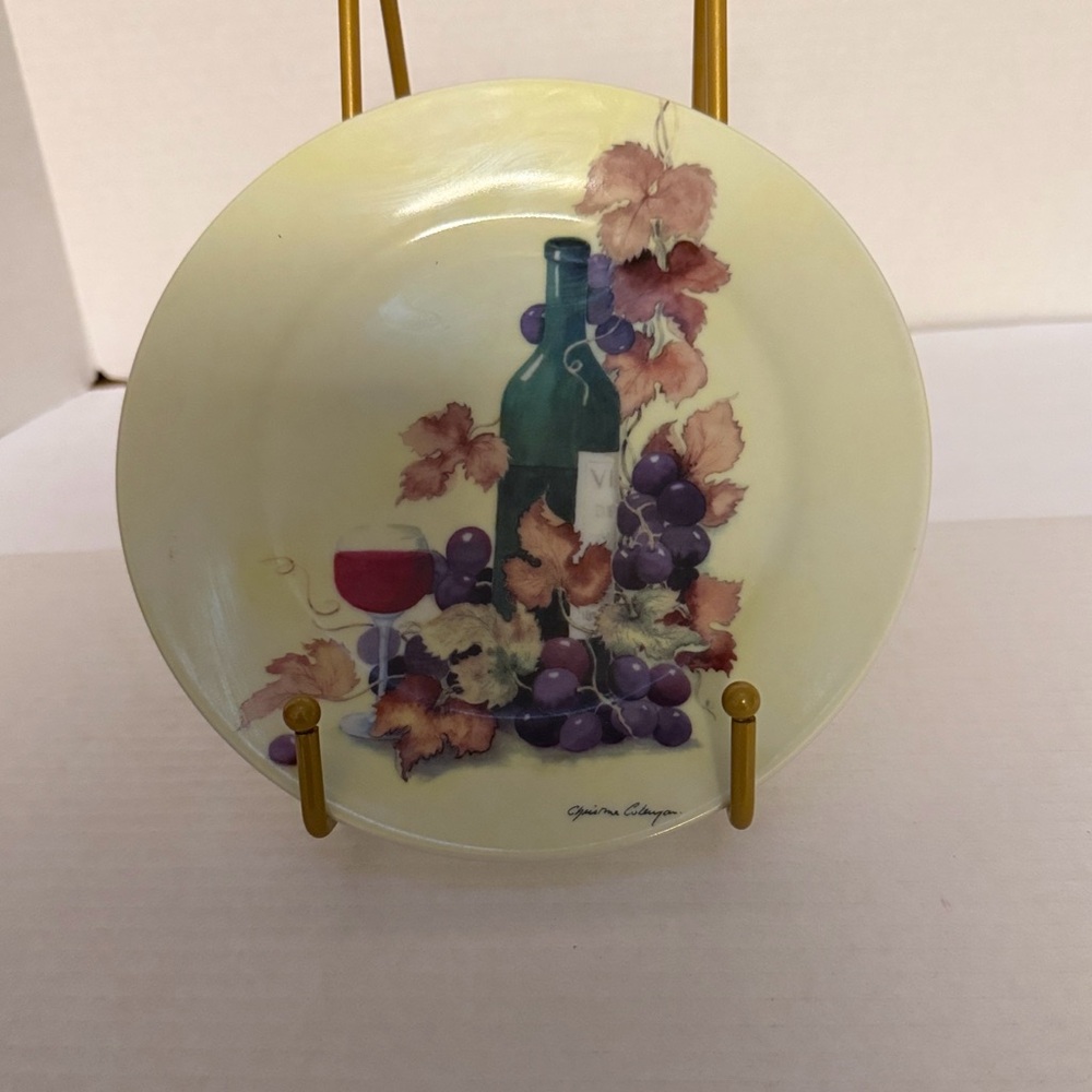 EUC 7.50" Royal Norfolk Decorative Plate of Wine & Fruit